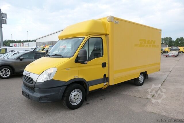 Vrachtwagen met bakwagen iveco Daily 35 S11 C30C AUTOMATIK KAMERA Regale LUFT DURCHGANG EURO-5 CoC