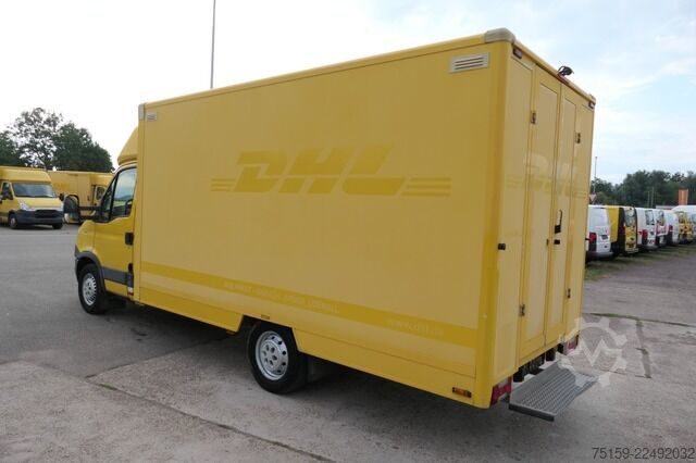 Vrachtwagen met bakwagen iveco Daily 35 S11 C30C AUTOMATIK KAMERA Regale LUFT DURCHGANG EURO-5 CoC