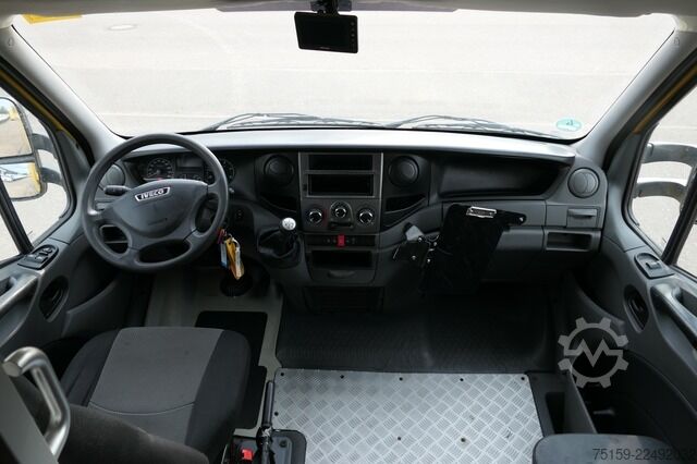 Vrachtwagen met bakwagen iveco Daily 35 S11 C30C AUTOMATIK KAMERA Regale LUFT DURCHGANG EURO-5 CoC