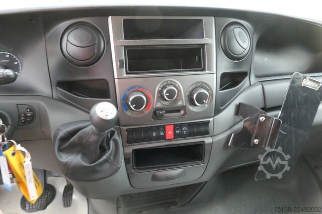 Vrachtwagen met bakwagen iveco Daily 35 S11 C30C AUTOMATIK KAMERA Regale LUFT DURCHGANG EURO-5 CoC