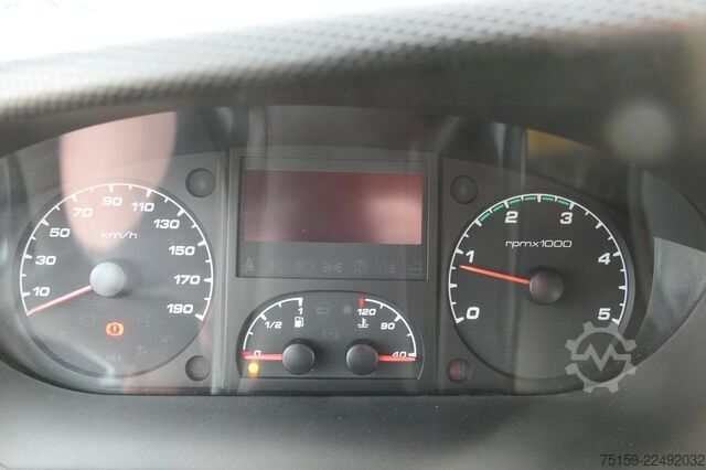 Vrachtwagen met bakwagen iveco Daily 35 S11 C30C AUTOMATIK KAMERA Regale LUFT DURCHGANG EURO-5 CoC