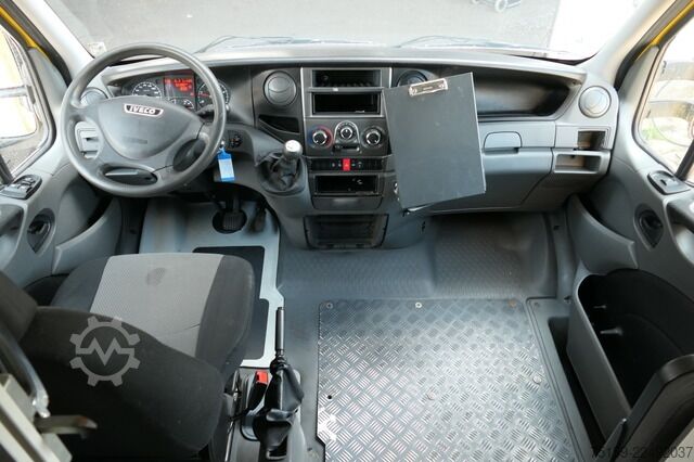 Vrachtwagen met bakwagen iveco Daily 35 S11 C30C AUTOMATIK KAMERA Regale LUFT DURCHGANG EURO-5 CoC