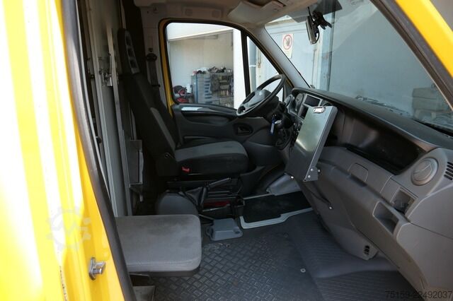 Vrachtwagen met bakwagen iveco Daily 35 S11 C30C AUTOMATIK KAMERA Regale LUFT DURCHGANG EURO-5 CoC
