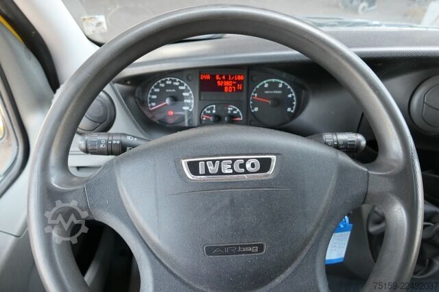 Vrachtwagen met bakwagen iveco Daily 35 S11 C30C AUTOMATIK KAMERA Regale LUFT DURCHGANG EURO-5 CoC