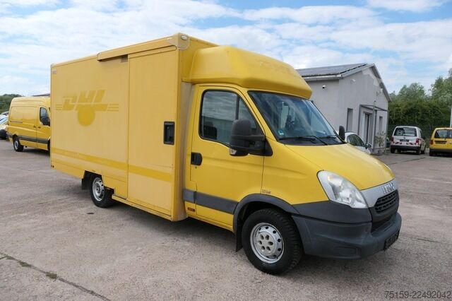 Vrachtwagen met bakwagen iveco Daily 35 S11 C30C AUTOMATIK KAMERA Regale LUFT DURCHGANG EURO-5 CoC