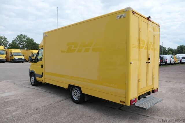 Vrachtwagen met bakwagen iveco Daily 35 S11 C30C AUTOMATIK KAMERA Regale LUFT DURCHGANG EURO-5 CoC