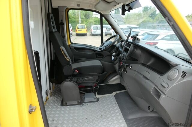Vrachtwagen met bakwagen iveco Daily 35 S11 C30C AUTOMATIK KAMERA Regale LUFT DURCHGANG EURO-5 CoC