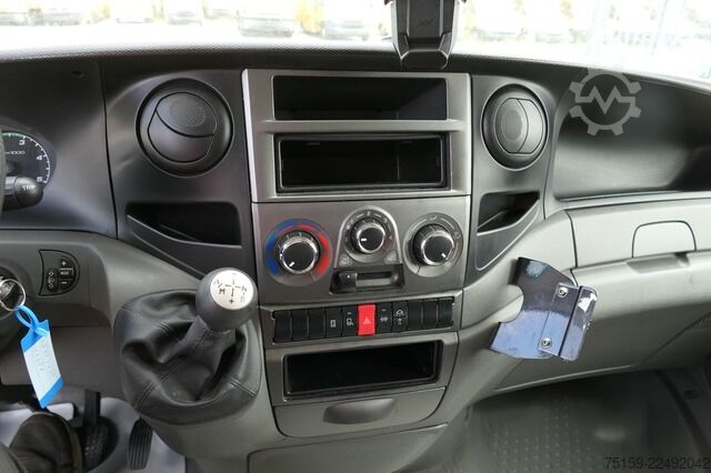 Vrachtwagen met bakwagen iveco Daily 35 S11 C30C AUTOMATIK KAMERA Regale LUFT DURCHGANG EURO-5 CoC