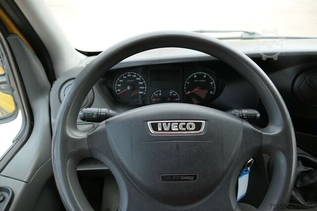 Vrachtwagen met bakwagen iveco Daily 35 S11 C30C AUTOMATIK KAMERA Regale LUFT DURCHGANG EURO-5 CoC