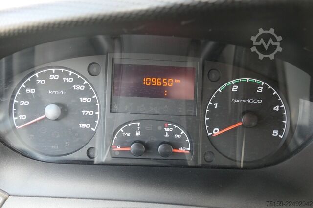 Vrachtwagen met bakwagen iveco Daily 35 S11 C30C AUTOMATIK KAMERA Regale LUFT DURCHGANG EURO-5 CoC