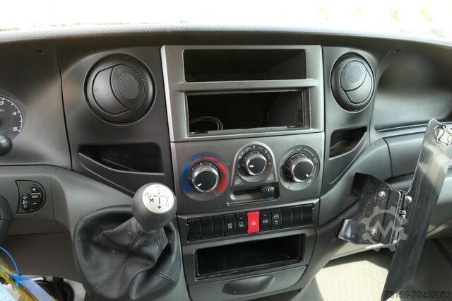 Vrachtwagen met bakwagen iveco Daily 35 S11 C30C AUTOMATIK KAMERA MAXI KAMERA Regale LUFT - EURO 5 - CoC