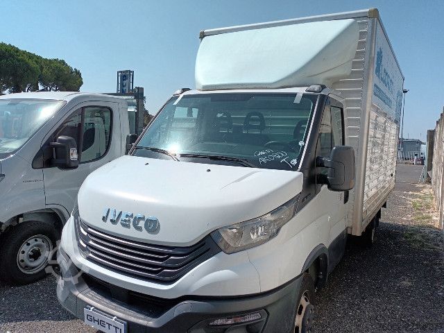 Vrachtwagen met bakwagen IVECO 35C14