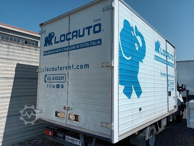 Vrachtwagen met bakwagen IVECO 35C14
