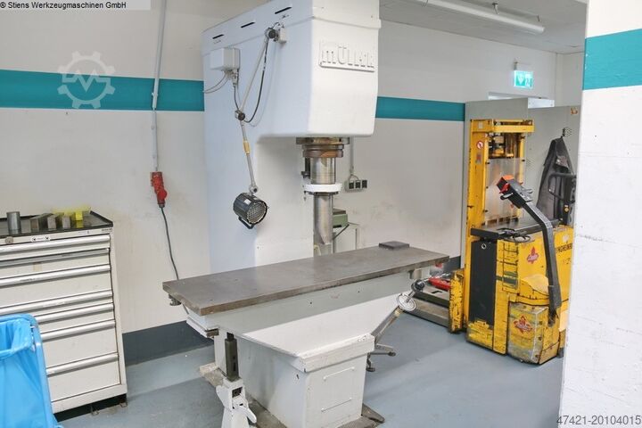 Presa za ispravljanje jedne kolone MÜLLER CR 25.2.1