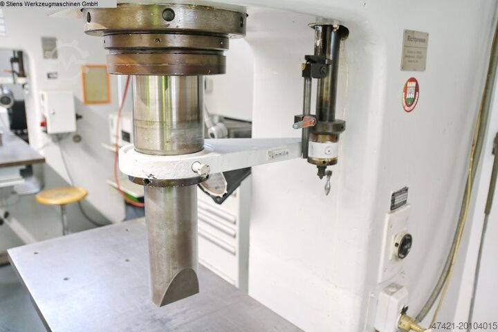 Presa za ispravljanje jedne kolone MÜLLER CR 25.2.1