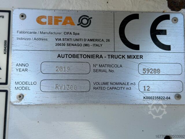 Autodomíchávač betonu Iveco Trakker 450
