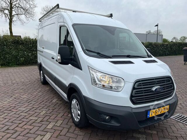 Varebil med dobbeltkabine Ford Transit FCD