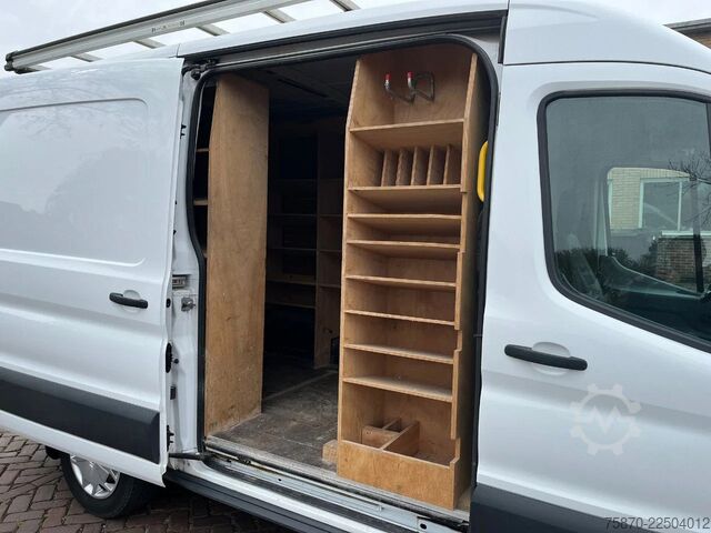 Varebil med dobbeltkabine Ford Transit FCD