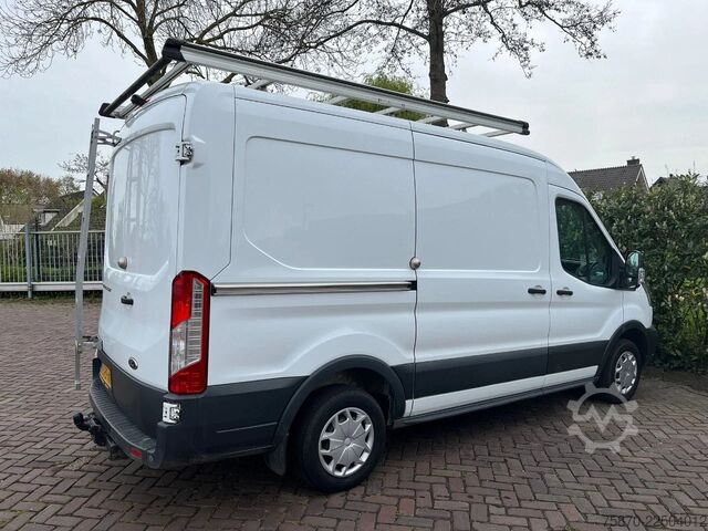 Varebil med dobbeltkabine Ford Transit FCD