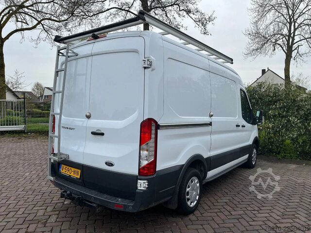Varebil med dobbeltkabine Ford Transit FCD