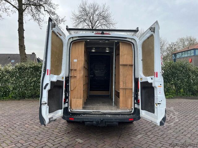 Varebil med dobbeltkabine Ford Transit FCD