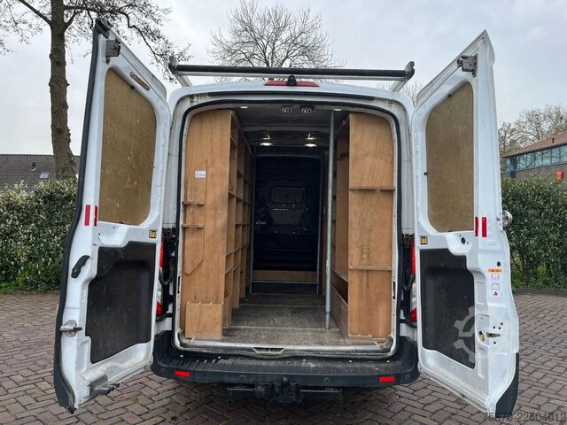 Varebil med dobbeltkabine Ford Transit FCD