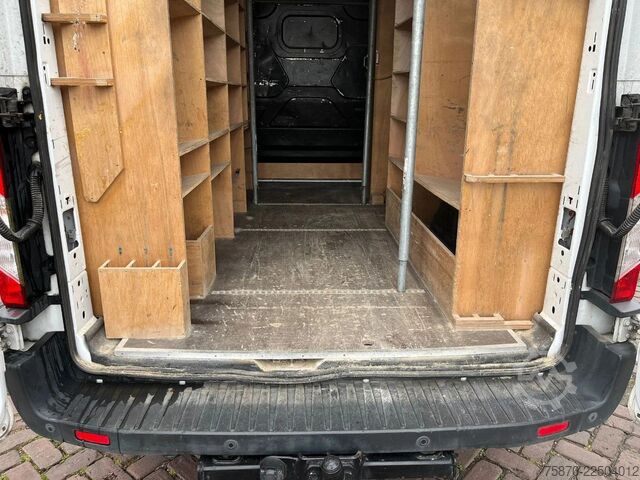 Varebil med dobbeltkabine Ford Transit FCD