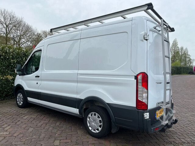 Furgoneta de reparto doble cabina Ford Transit FCD