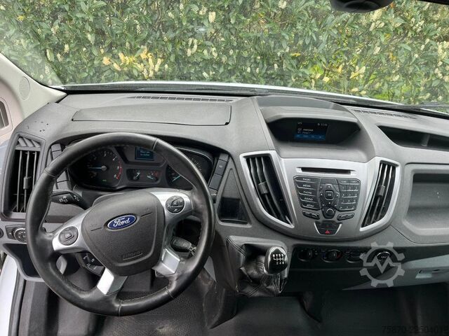 Furgoneta de reparto doble cabina Ford Transit FCD