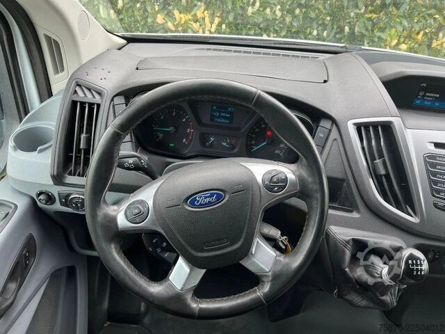 Furgoneta de reparto doble cabina Ford Transit FCD