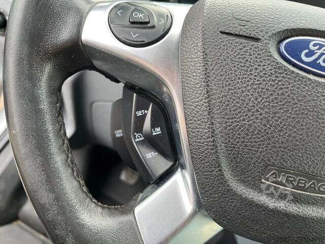 Furgoneta de reparto doble cabina Ford Transit FCD