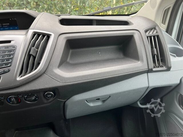 Furgoneta de reparto doble cabina Ford Transit FCD