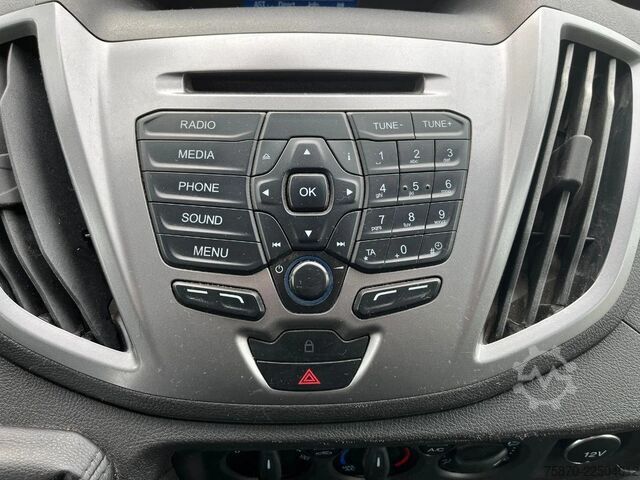 Furgoneta de reparto doble cabina Ford Transit FCD