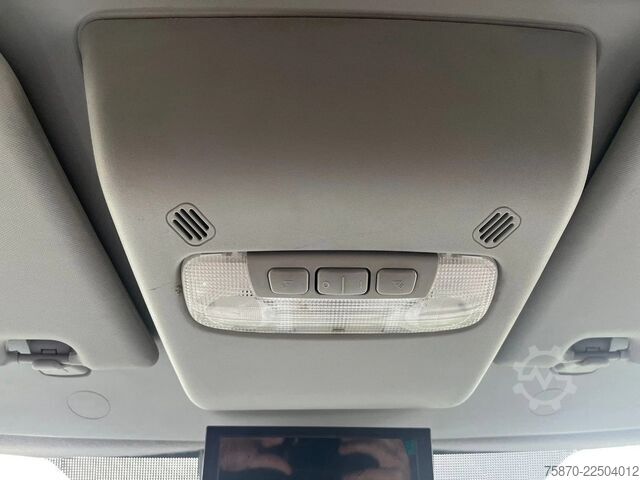 Furgoneta de reparto doble cabina Ford Transit FCD