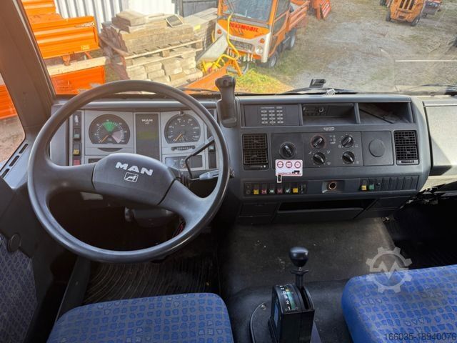Kipper LKW MAN LE18.280 Doka/7Sitze/Automatik/Kipper/Kran/Winde