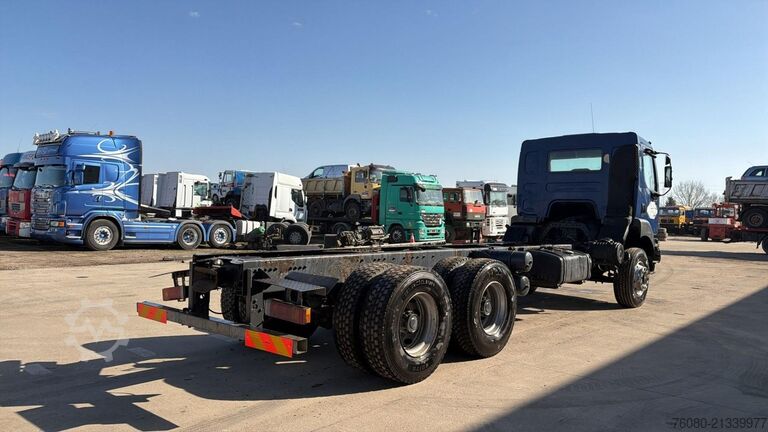 Podwozie z kabiną Renault Kerax 370 (LAMES / GRAND PONT / STEEL SUSP. / P...