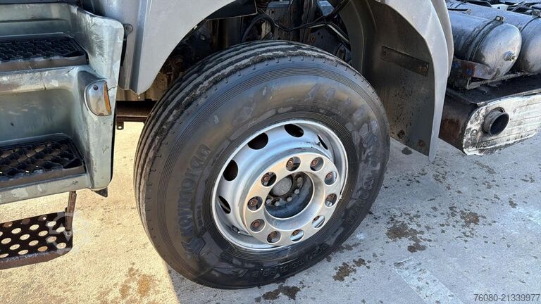 Podwozie z kabiną Renault Kerax 370 (LAMES / GRAND PONT / STEEL SUSP. / P...