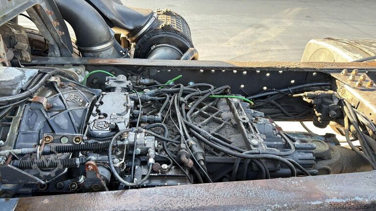 Podwozie z kabiną Renault Kerax 370 (LAMES / GRAND PONT / STEEL SUSP. / P...