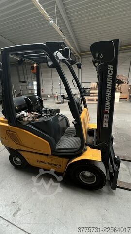 Viljuškar Jungheinrich TFG 320