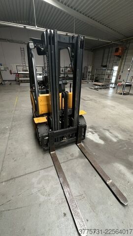 Viljuškar Jungheinrich TFG 320