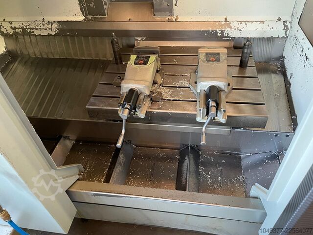 Vertikales Bearbeitungszentrum Deckel Maho DMC 635 V