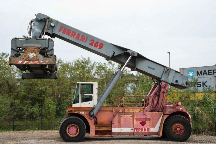 Full-container reach stacker CVS Ferrari F269.5