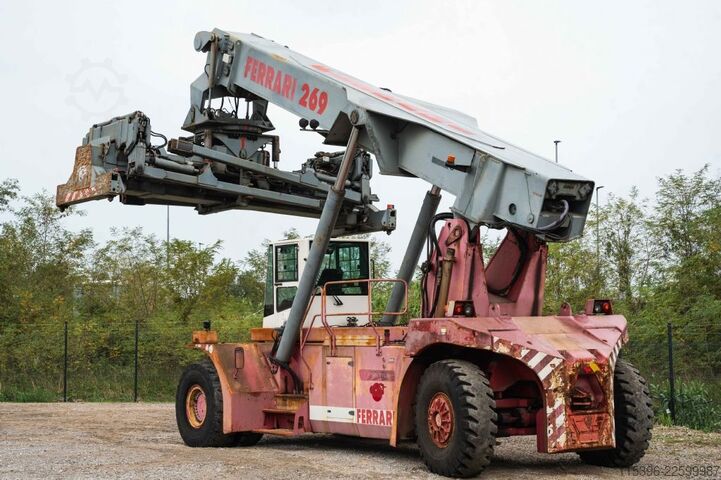Full-container reach stacker CVS Ferrari F269.5