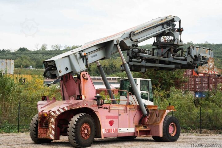 Full-container reach stacker CVS Ferrari F269.5