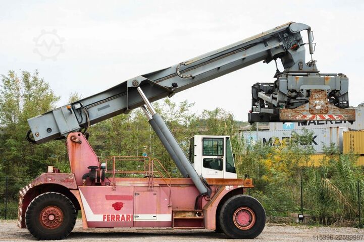 Full-container reach stacker CVS Ferrari F269.5