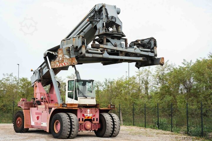 Full-container reach stacker CVS Ferrari F269.5