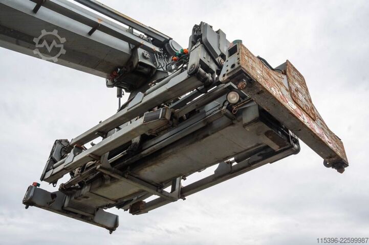 Full-container reach stacker CVS Ferrari F269.5