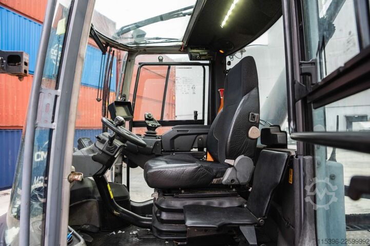 Full-container reach stacker Kalmar DRG420-60S5