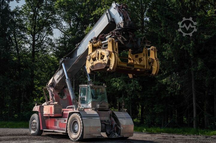 Full-container reach stacker Kalmar DRF450-65A5XS