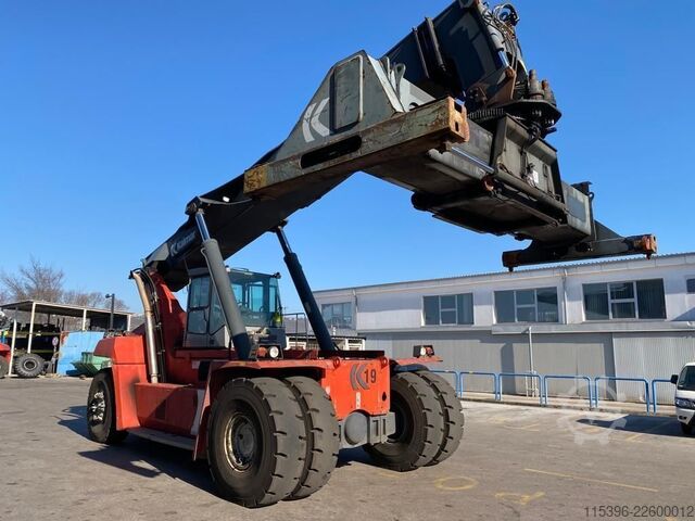 Full-container reach stacker Kalmar DRF450-60S5